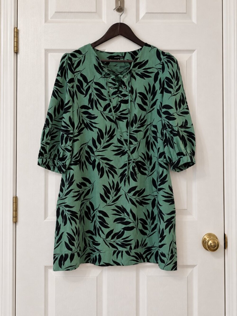 Who What Wear Sage Leaf Print Lace-Up Shift Dress M